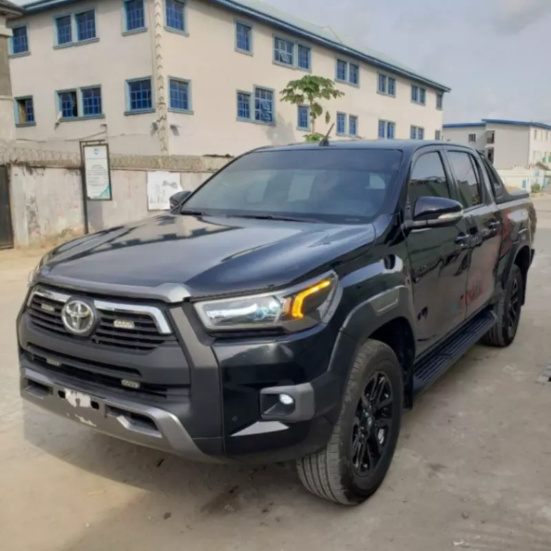 Toyota Hilux   - 2024