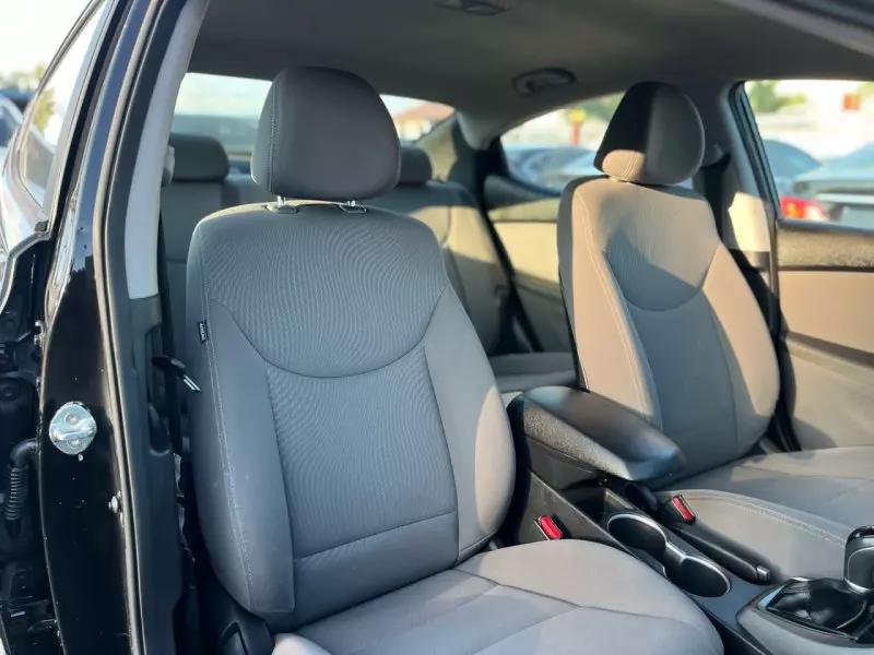Hyundai Elantra   - 2014