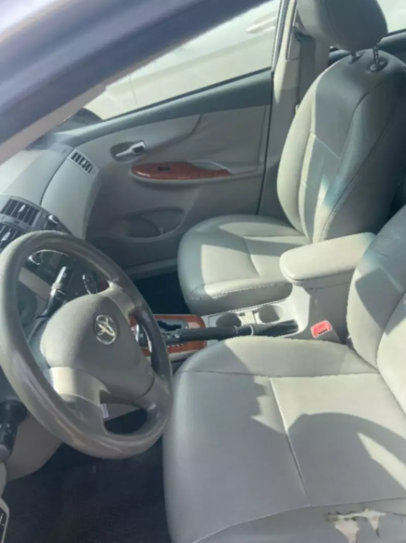 Toyota corolla   - 2010