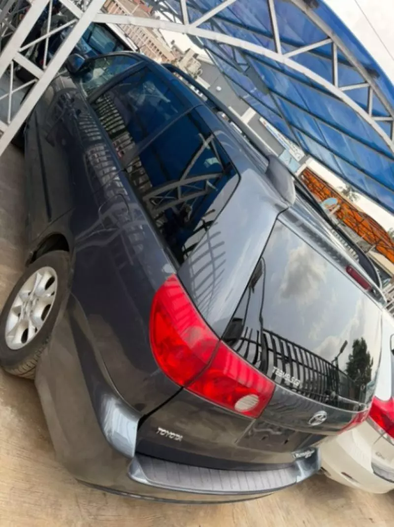 Toyota Sienna   - 2006