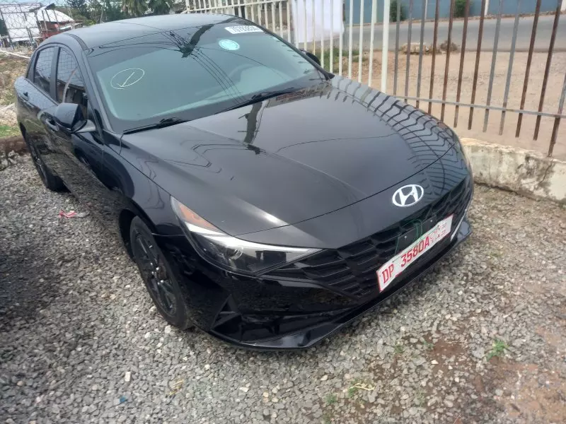 Hyundai Elantra   - 2021