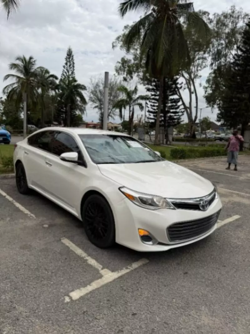 Toyota Avalon - 2015