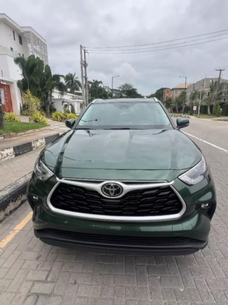 Toyota Highlander   -