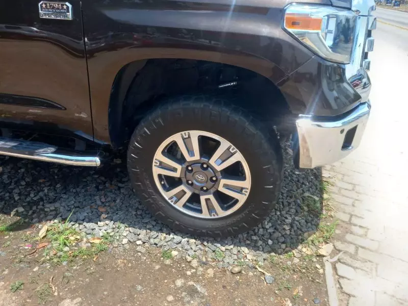 Toyota Tundra   - 2021