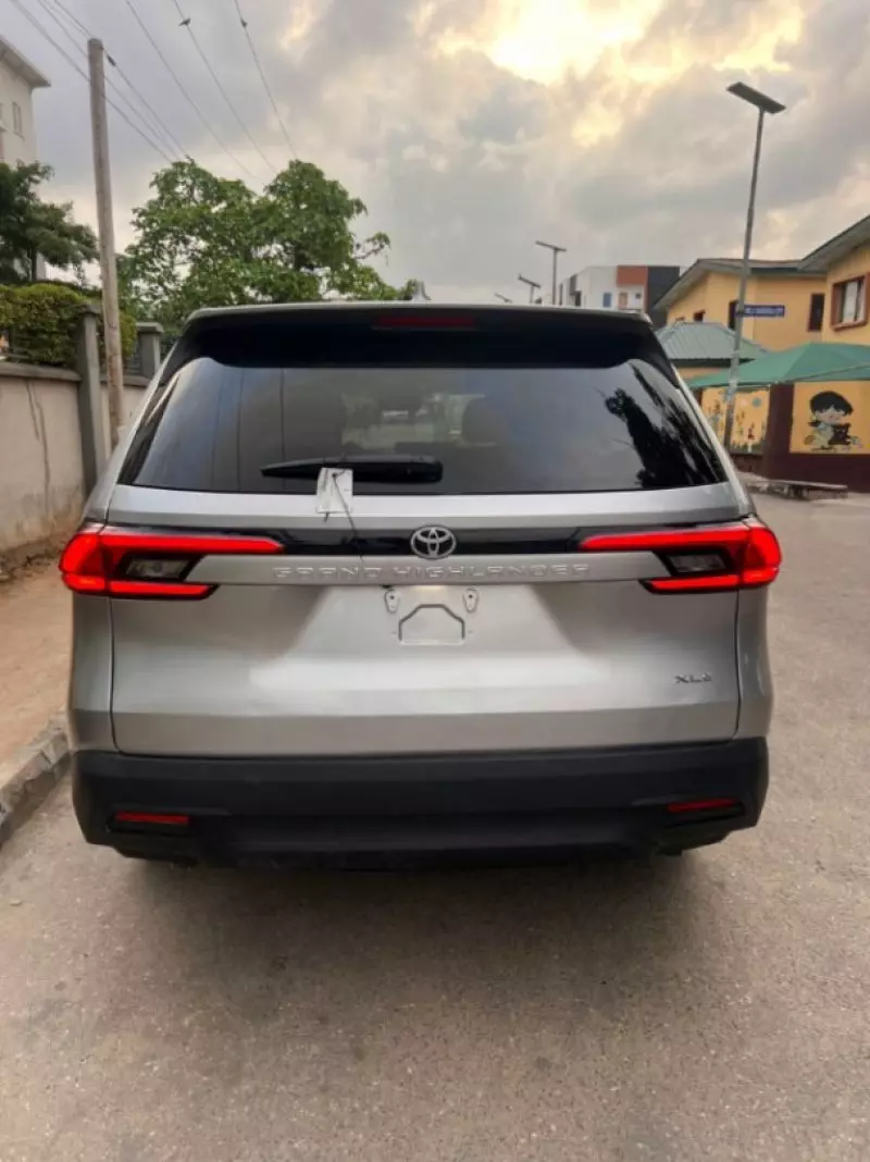 Toyota Highlander   - 2024
