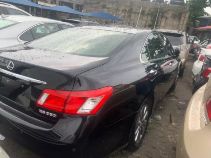 Lexus ES 350   - 2010
