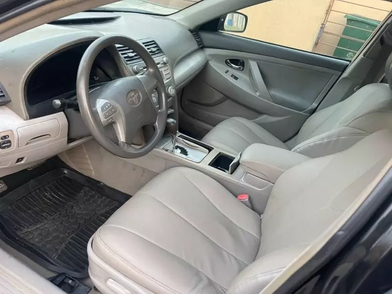 Toyota Camry   - 2011