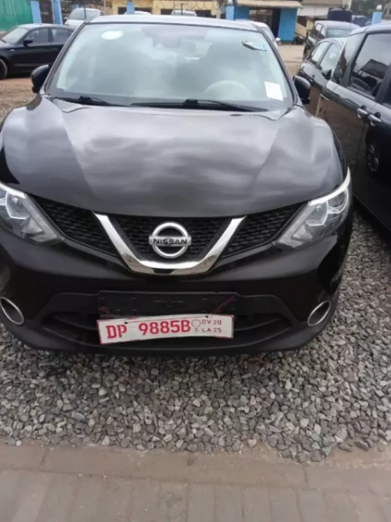Nissan Qashqai   - 2015