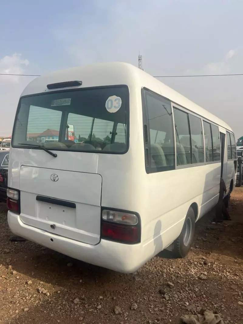 Toyota Hiace   - 2011