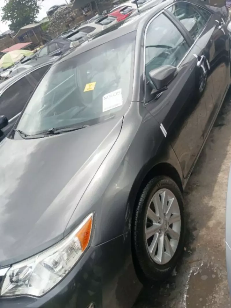 Toyota camry   - 2012