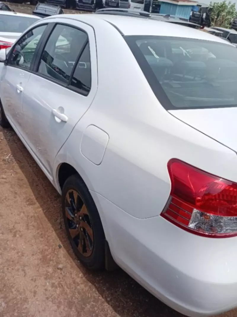 Toyota Yaris   - 2016