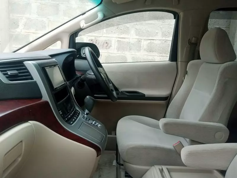 Toyota Vellfire    - 2012