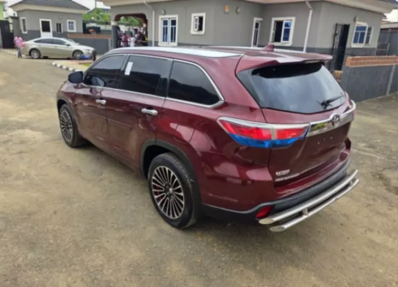 Toyota Highlander   - 2014