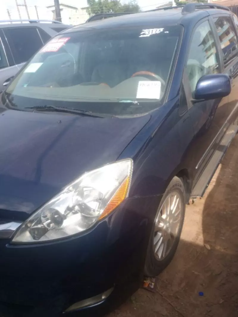 Toyota Sienna   - 2007