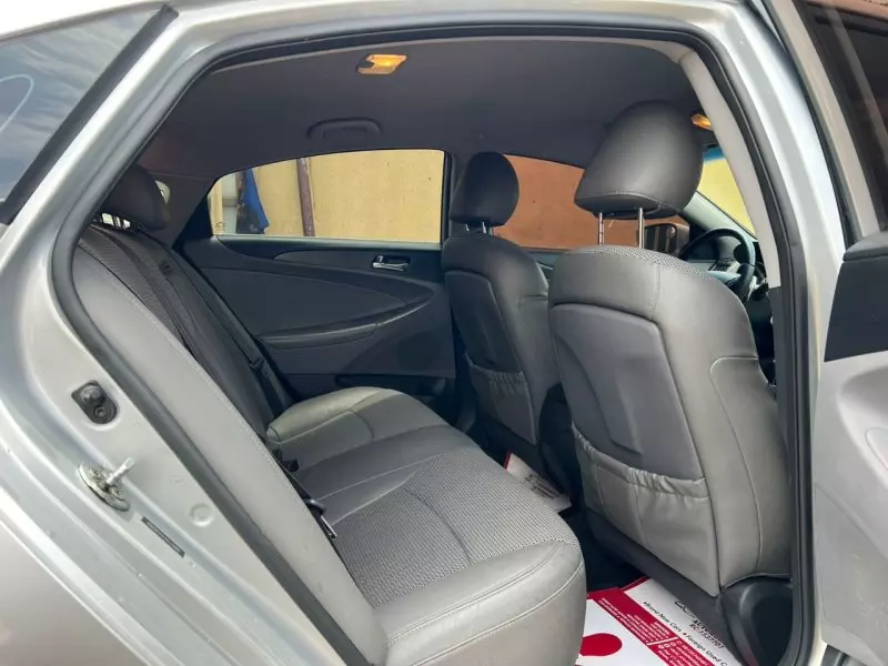 Hyundai Sonata   - 2012