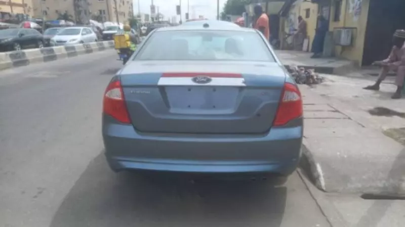 Ford Fusion   - 2011