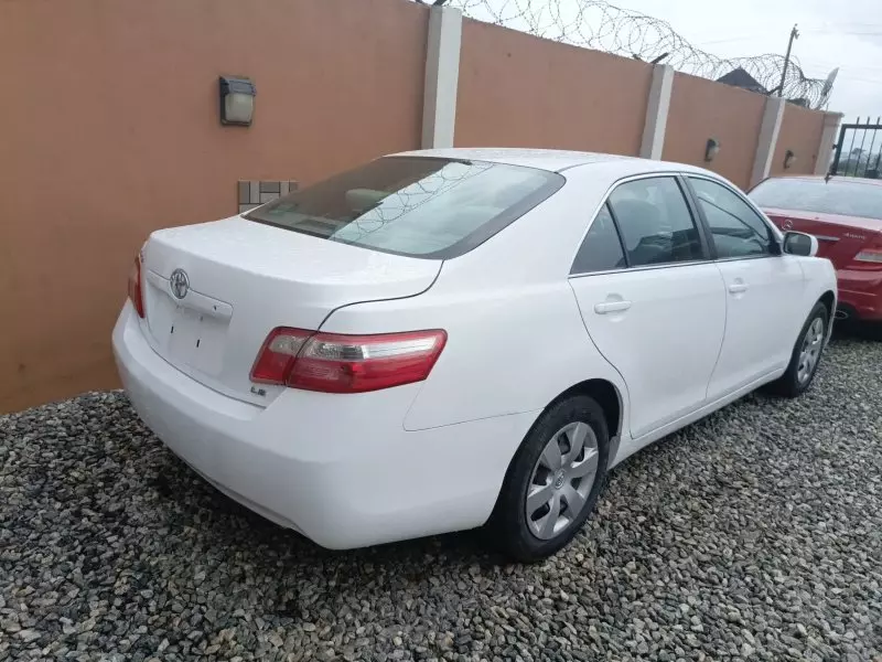 Toyota Camry   - 2009