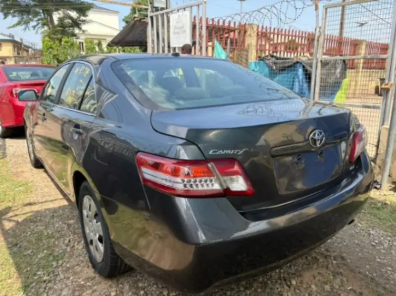 Toyota Camry   - 2011