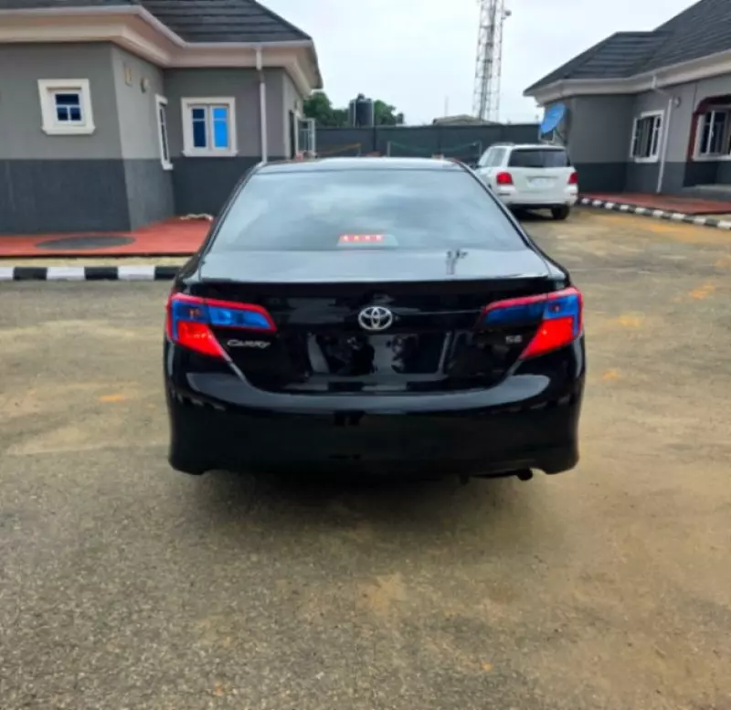 Toyota Camry   - 2012