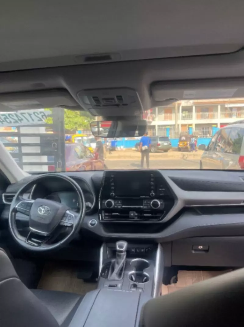 Toyota Highlander   - 2020