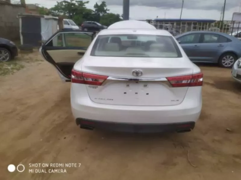 Toyota Avalon   - 2013
