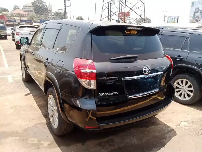 Toyota Vanguard    - 2012