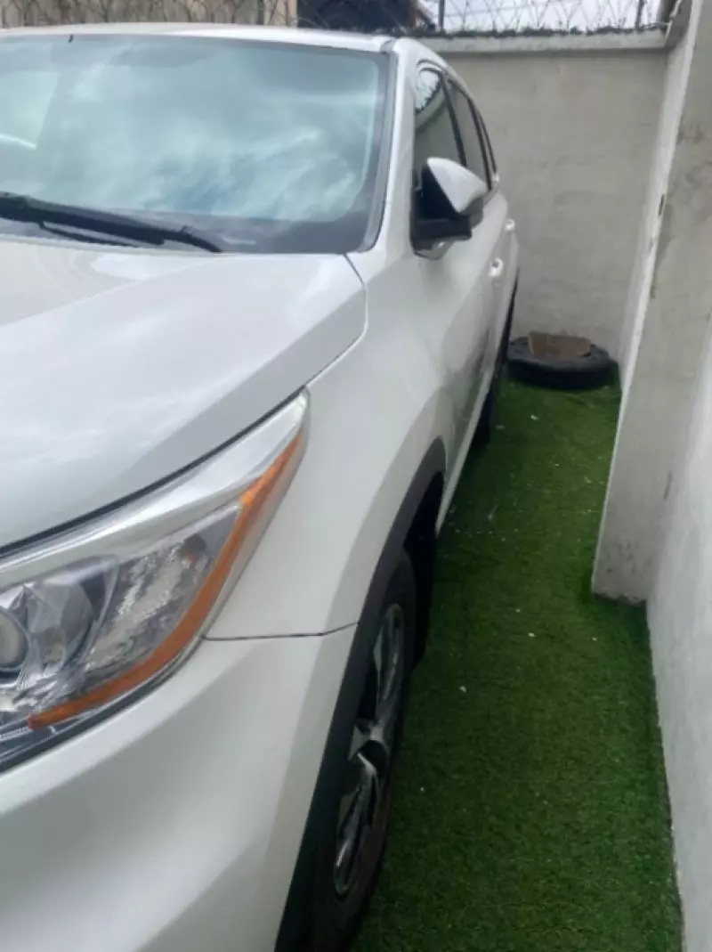 Toyota Highlander   - 2016