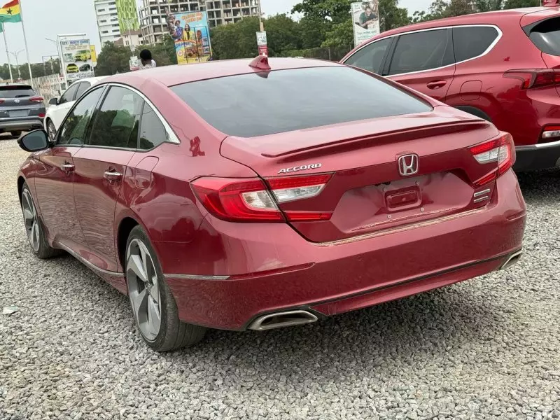 Honda Accord   - 2018