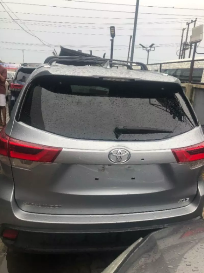 Toyota Highlander   - 2015