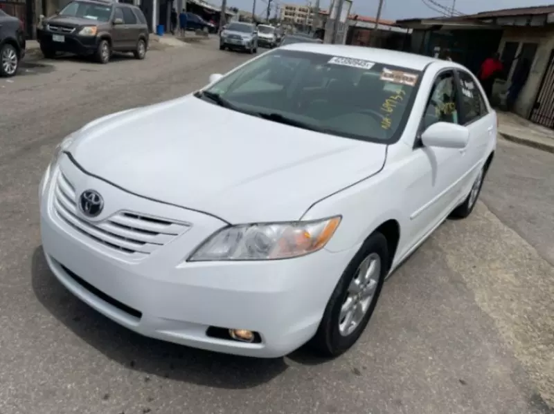 Toyota Camry   - 2009