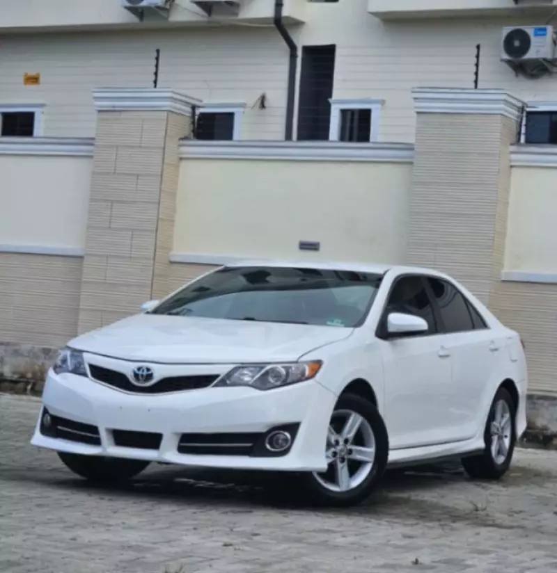Toyota Camry   - 2013