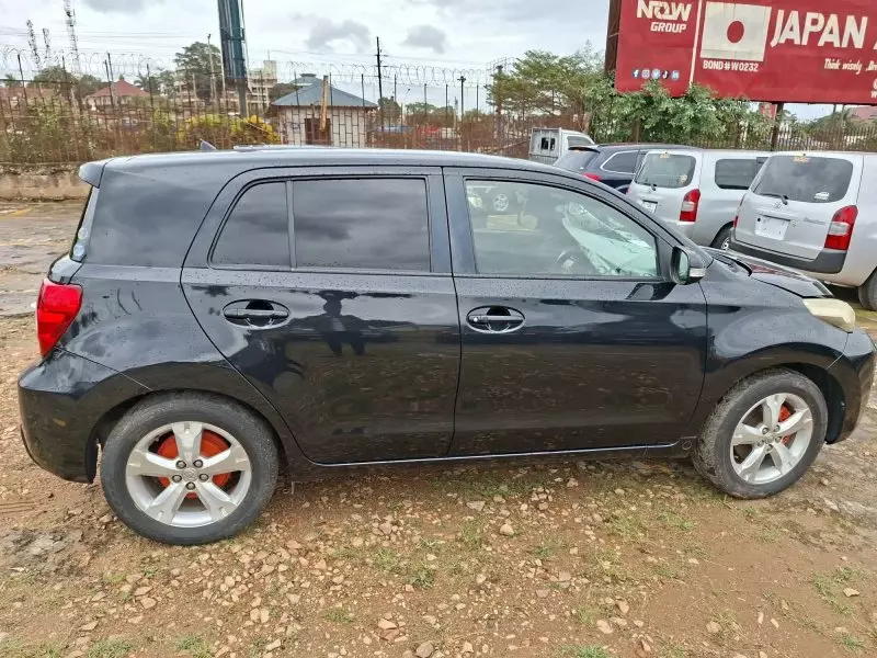 Toyota Ist    - 2012