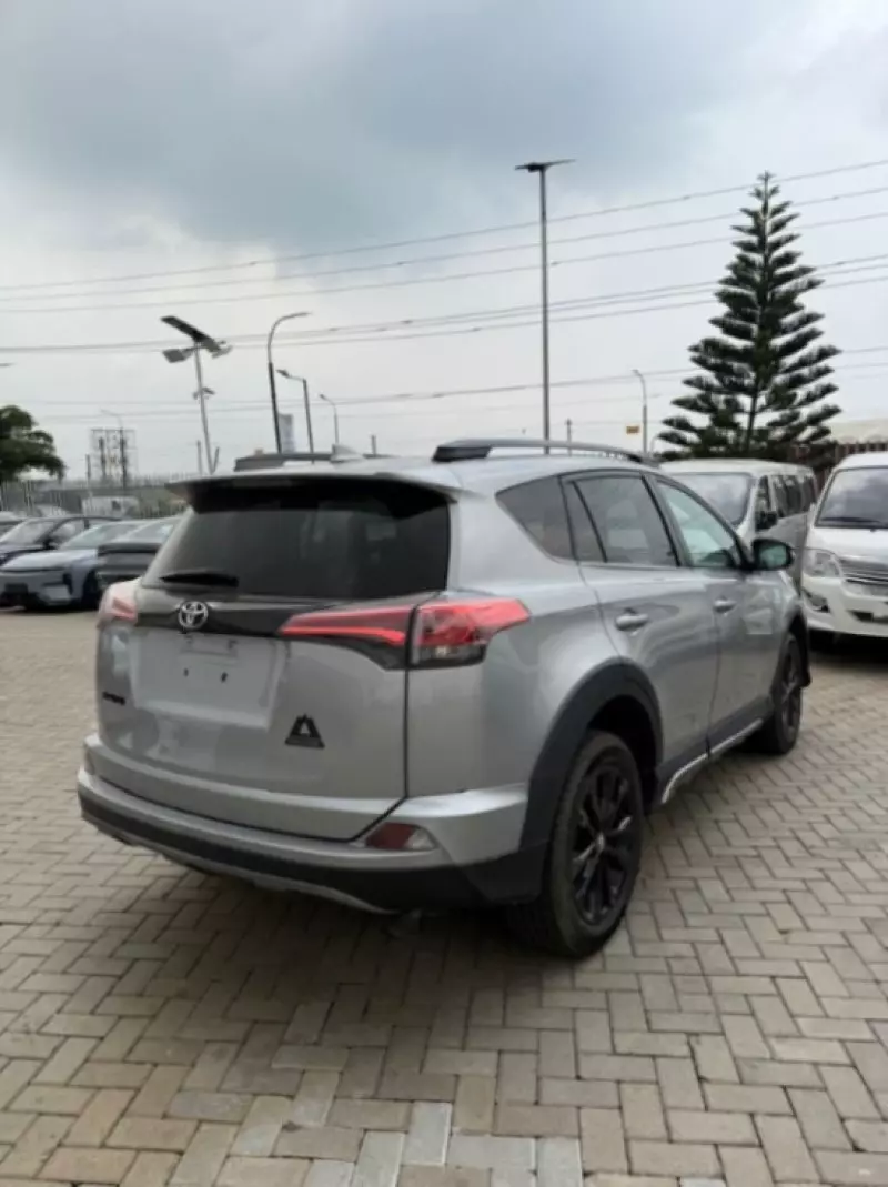 Toyota Rav4   - 2017