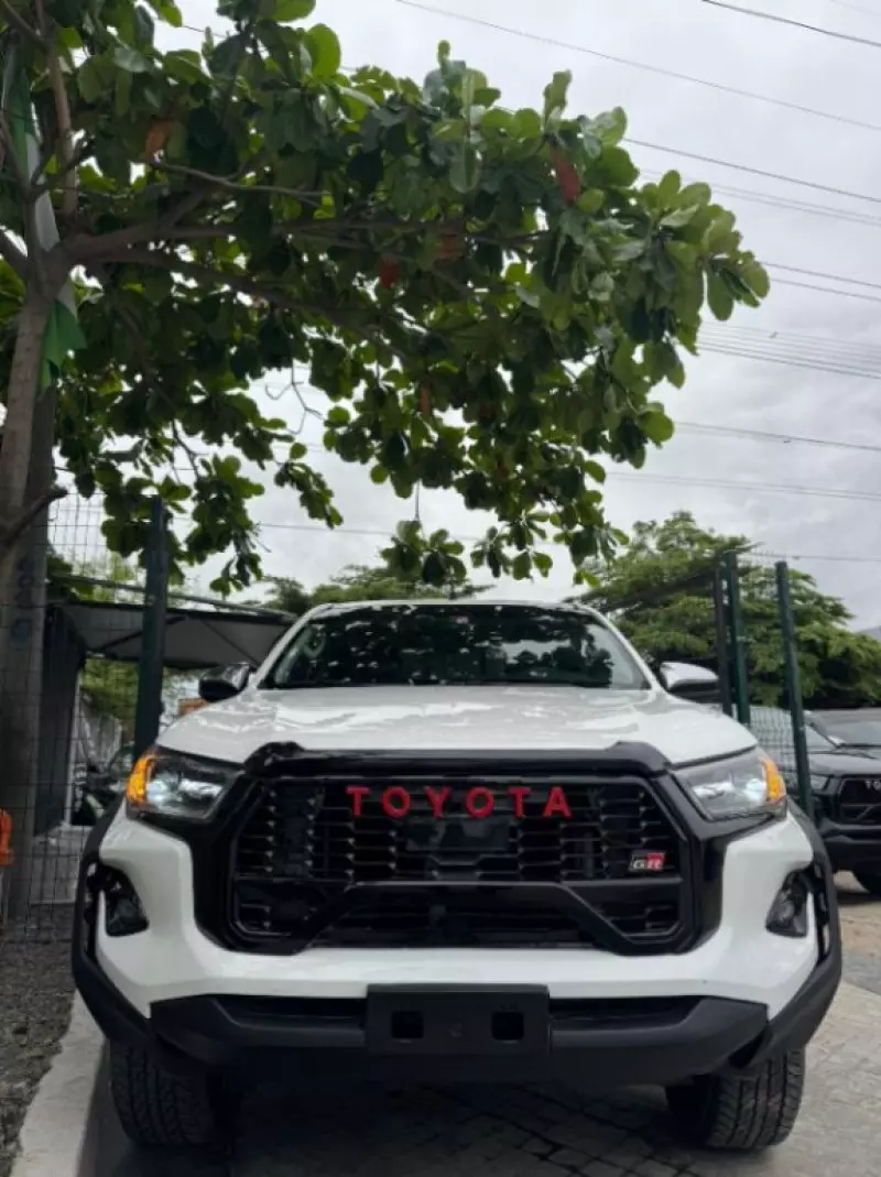 Toyota Hilux   - 2020