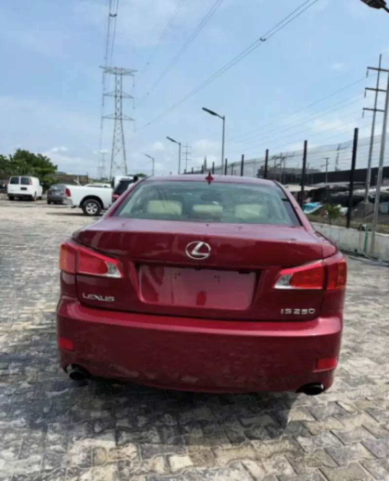 Lexus IS 250   - 2010