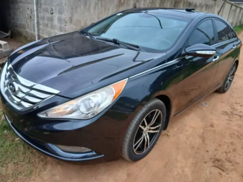 Hyundai Sonata   - 2011