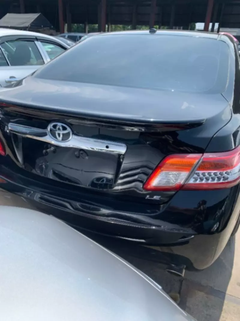 Toyota Camry   - 2011