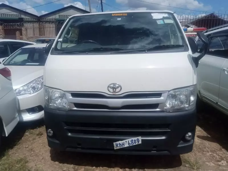 Toyota Hiace   - 2011