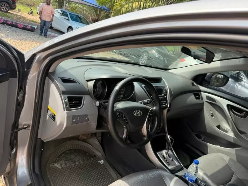Hyundai Elantra   - 2009