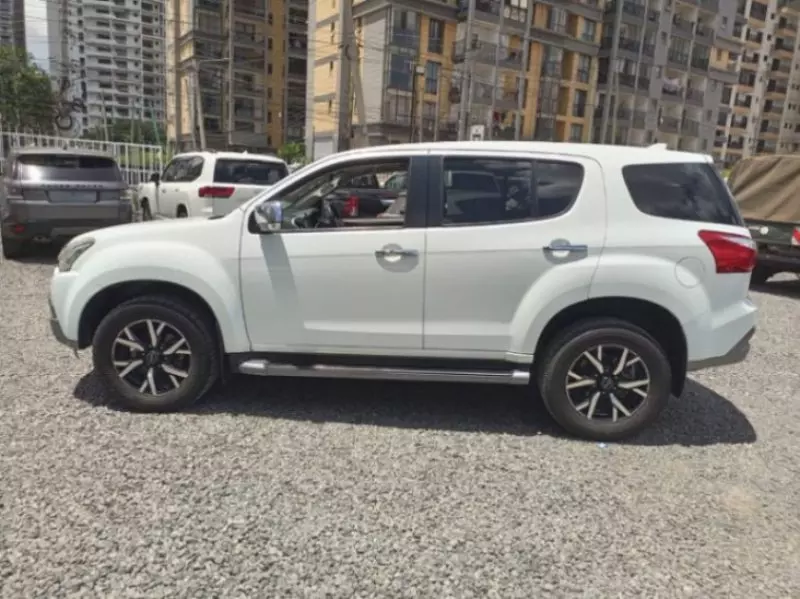 Isuzu MUX   - 2019