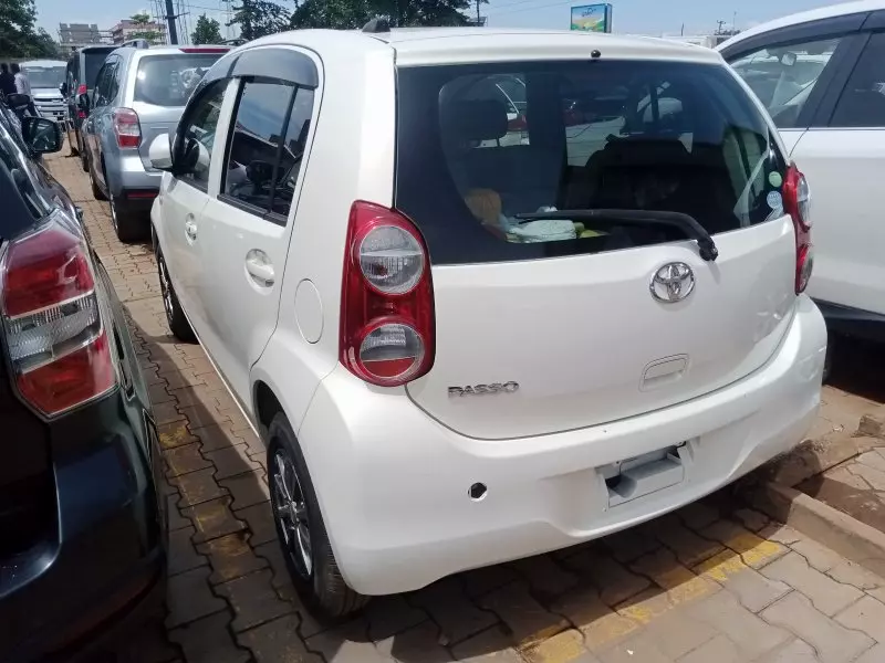 Toyota Passo   - 2012