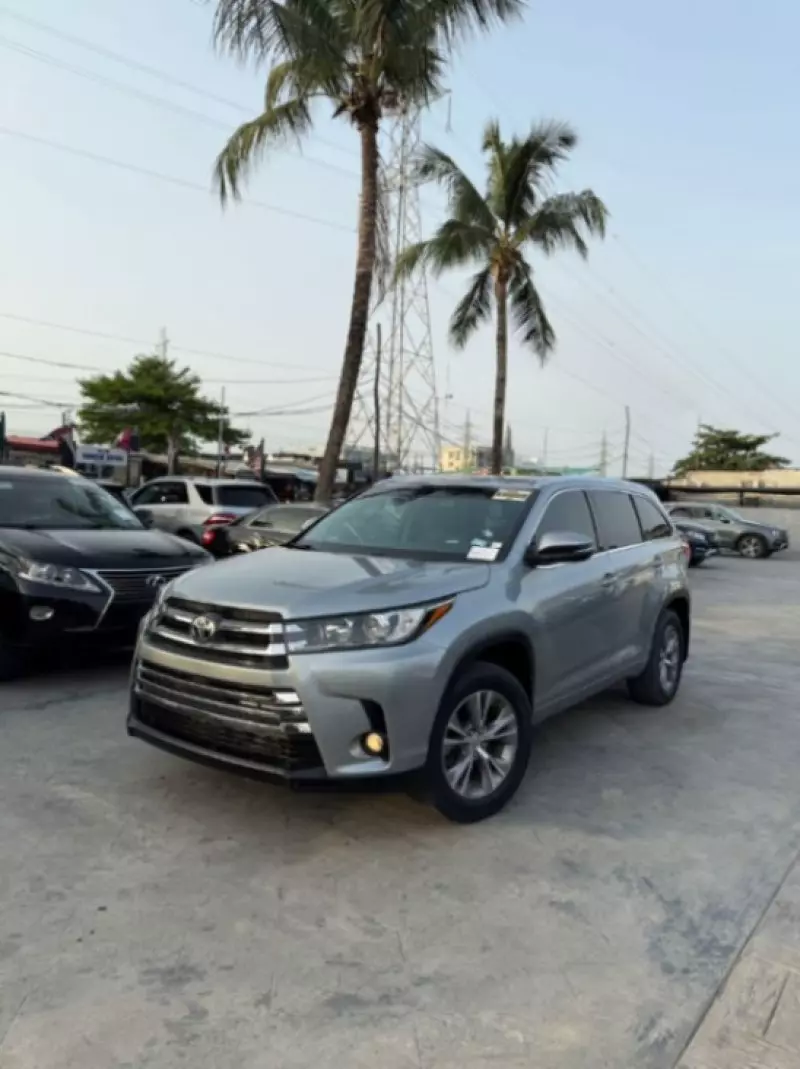 Toyota Highlander   - 2015