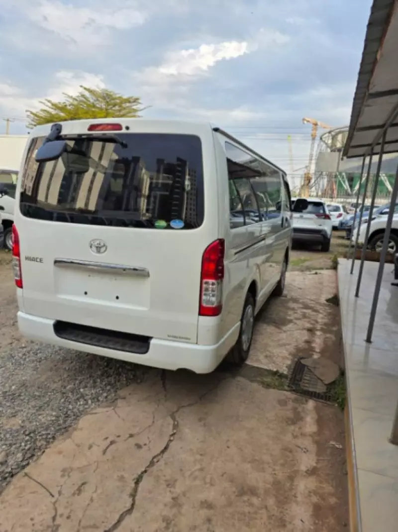 Toyota Hiace   - 2018