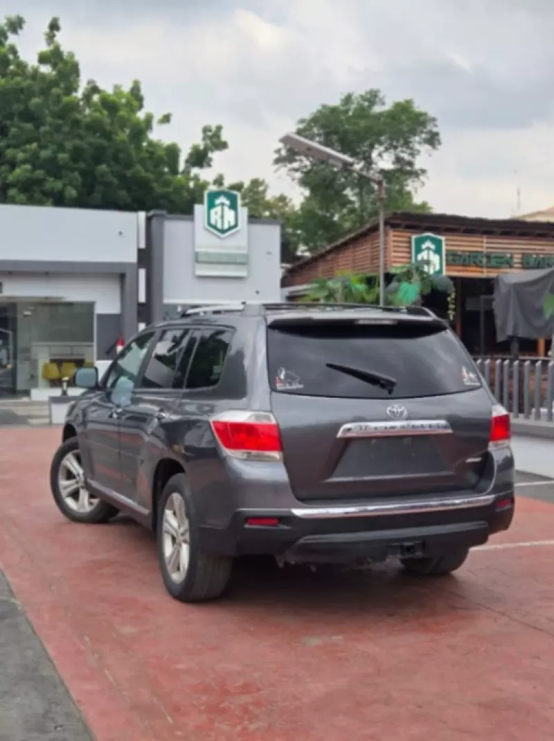 Toyota Highlander   - 2014