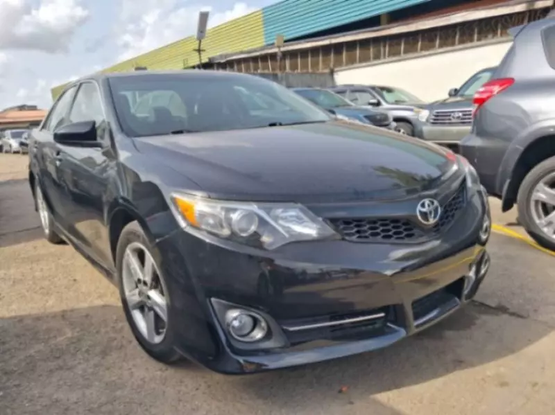 Toyota Camry   - 2014