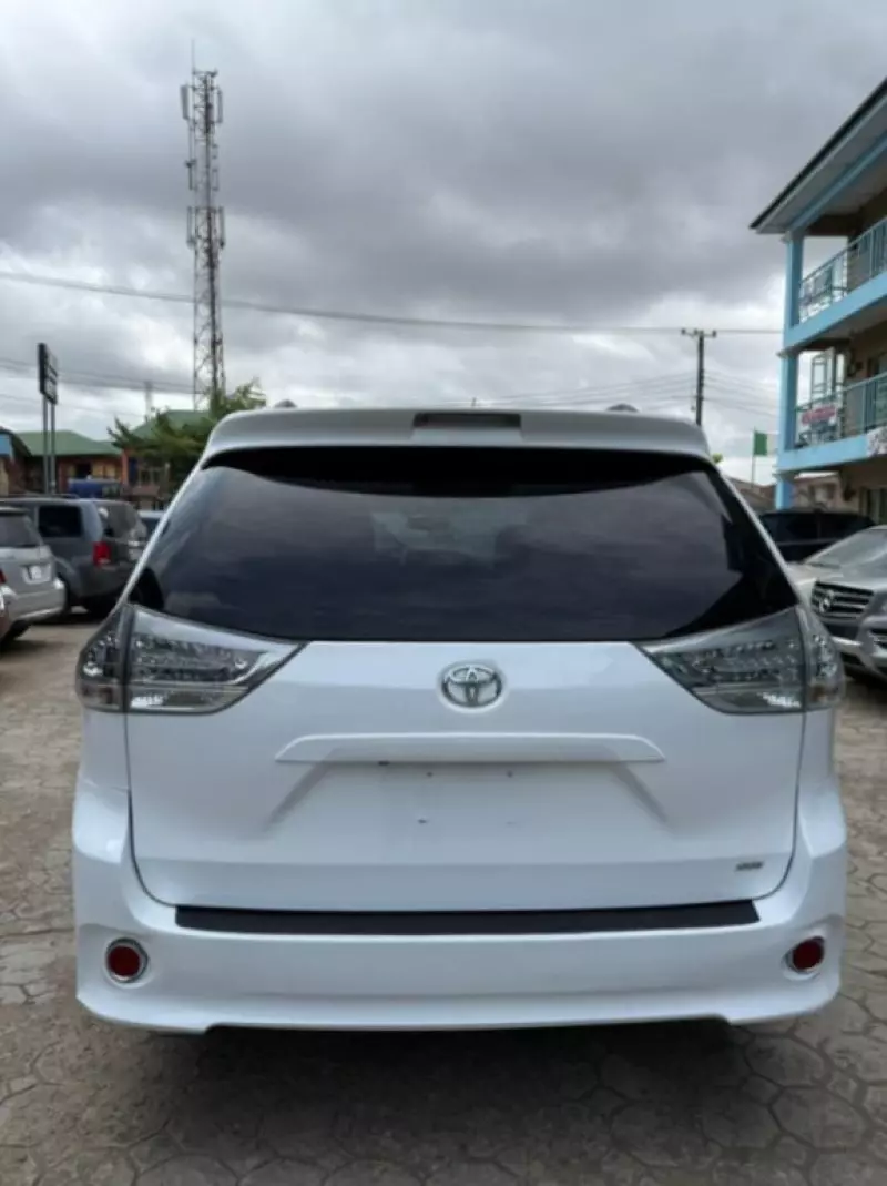 Toyota Sienna   - 2012