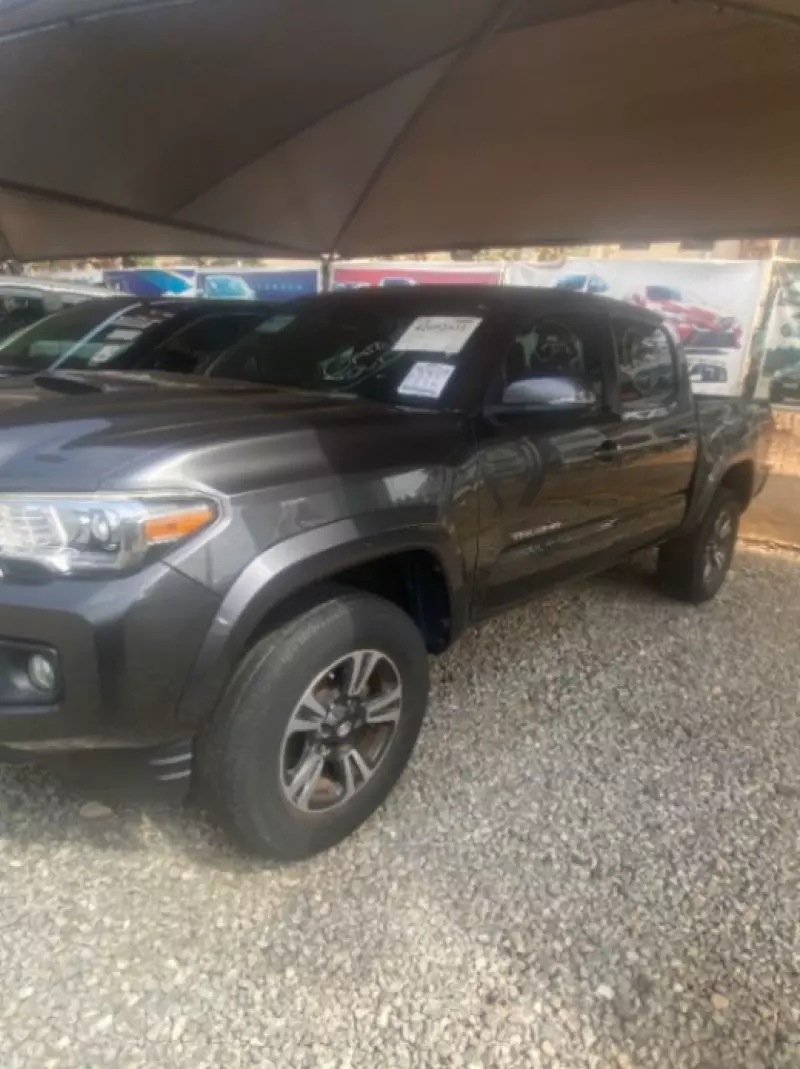 Toyota Tacoma   - 2018