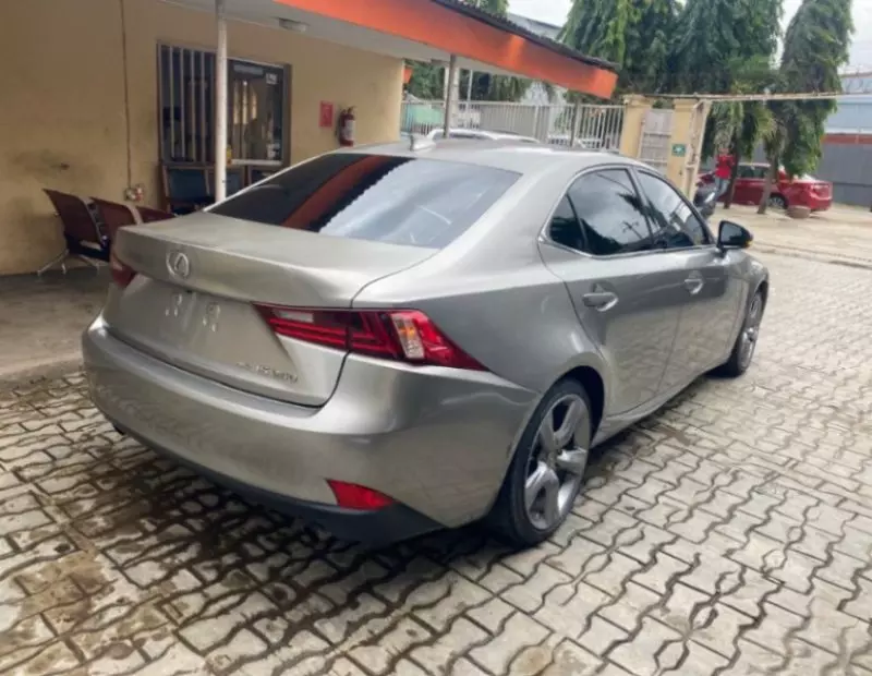 Lexus IS 250   - 2015