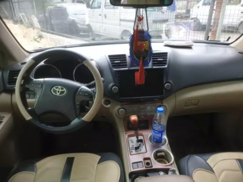 Toyota Highlander   - 2010