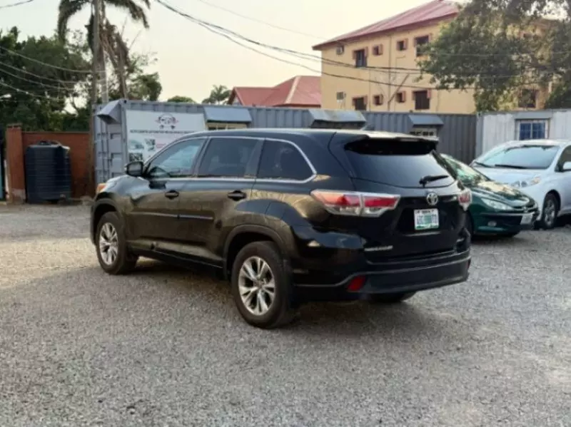 Toyota Highlander   - 2016